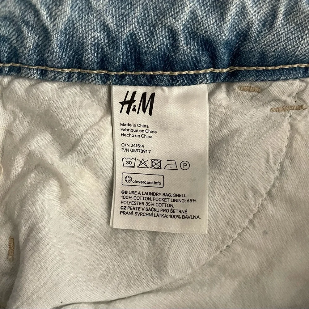 HM Ripped Jean Short - Picture 3 of 5